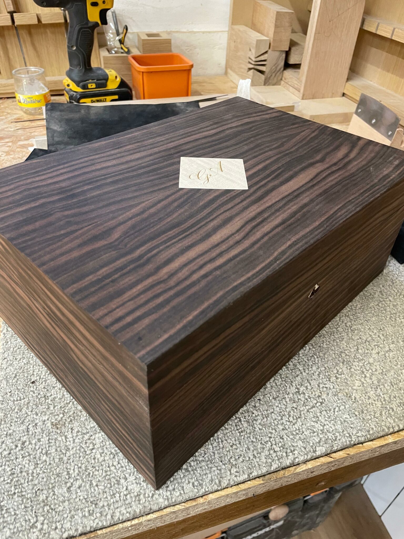 Le coffret en ébène de macassar